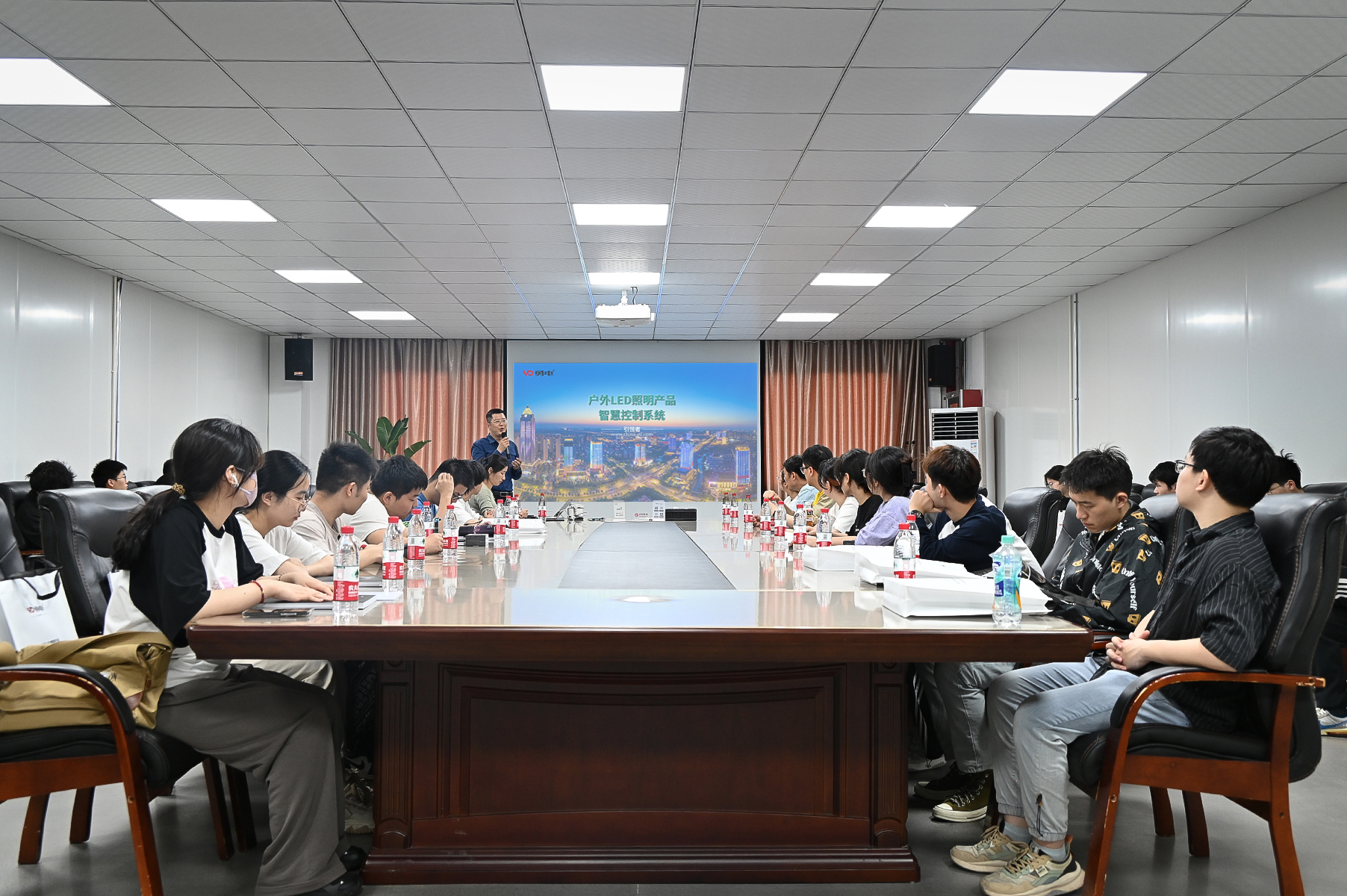 浙江理工大學學子走進勇電，探索智慧光影科技